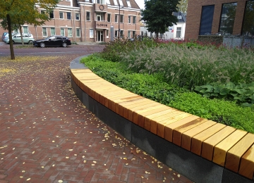 FLORIJNAS - STATIONSPLEIN | ASSEN