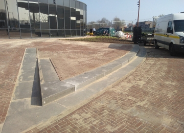 FLORIJNAS - STATIONSPLEIN | ASSEN