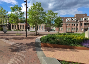 FLORIJNAS - STATIONSPLEIN | ASSEN